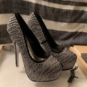 Glitzy Platform Pumps